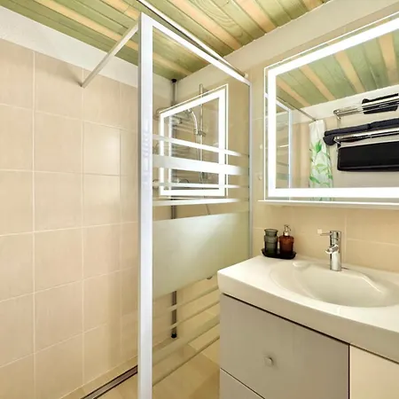 Maison De La Pinede, 7 Pers + Terrasse Holiday home